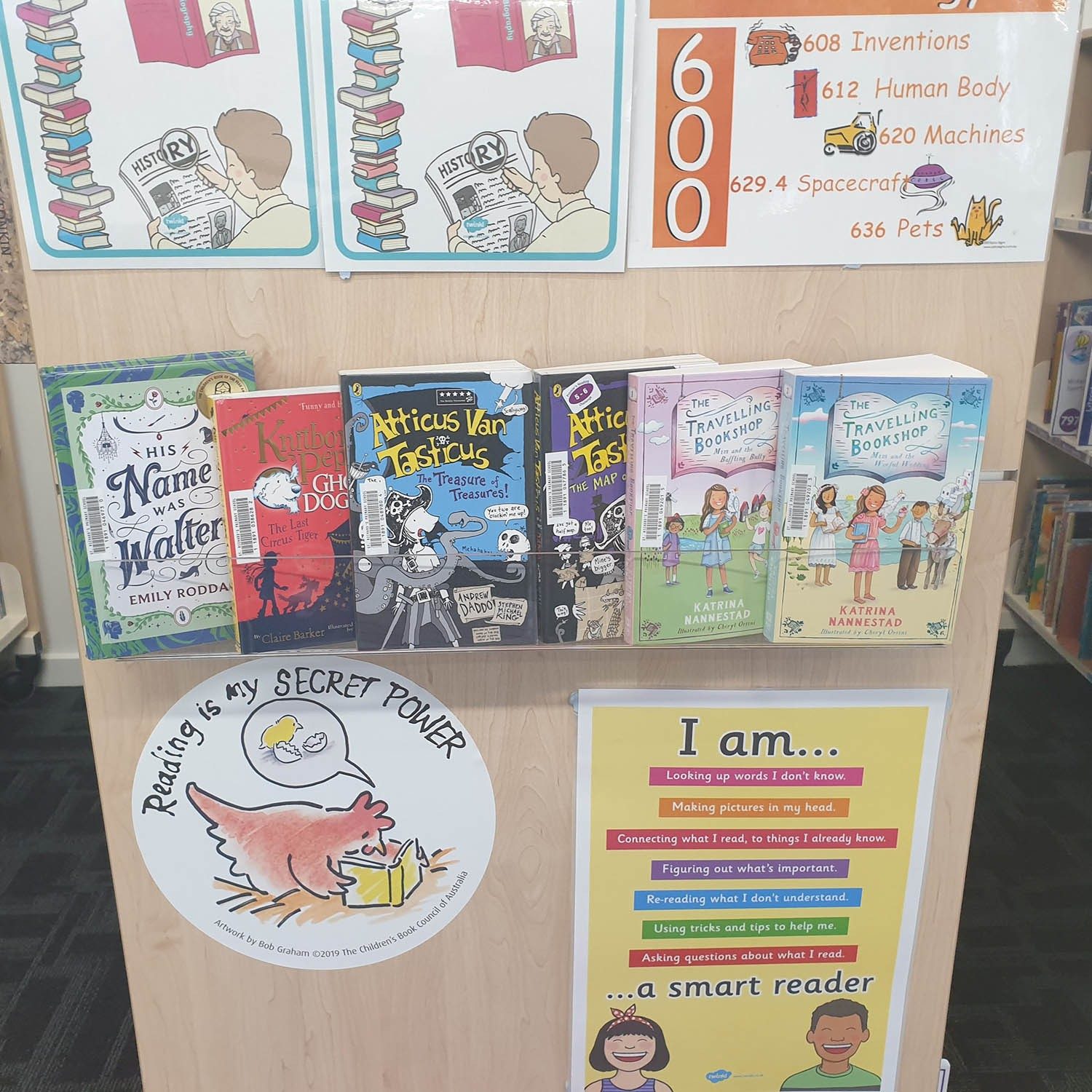 Bay End Book Shelf Display 600mm (moulded slatwall)