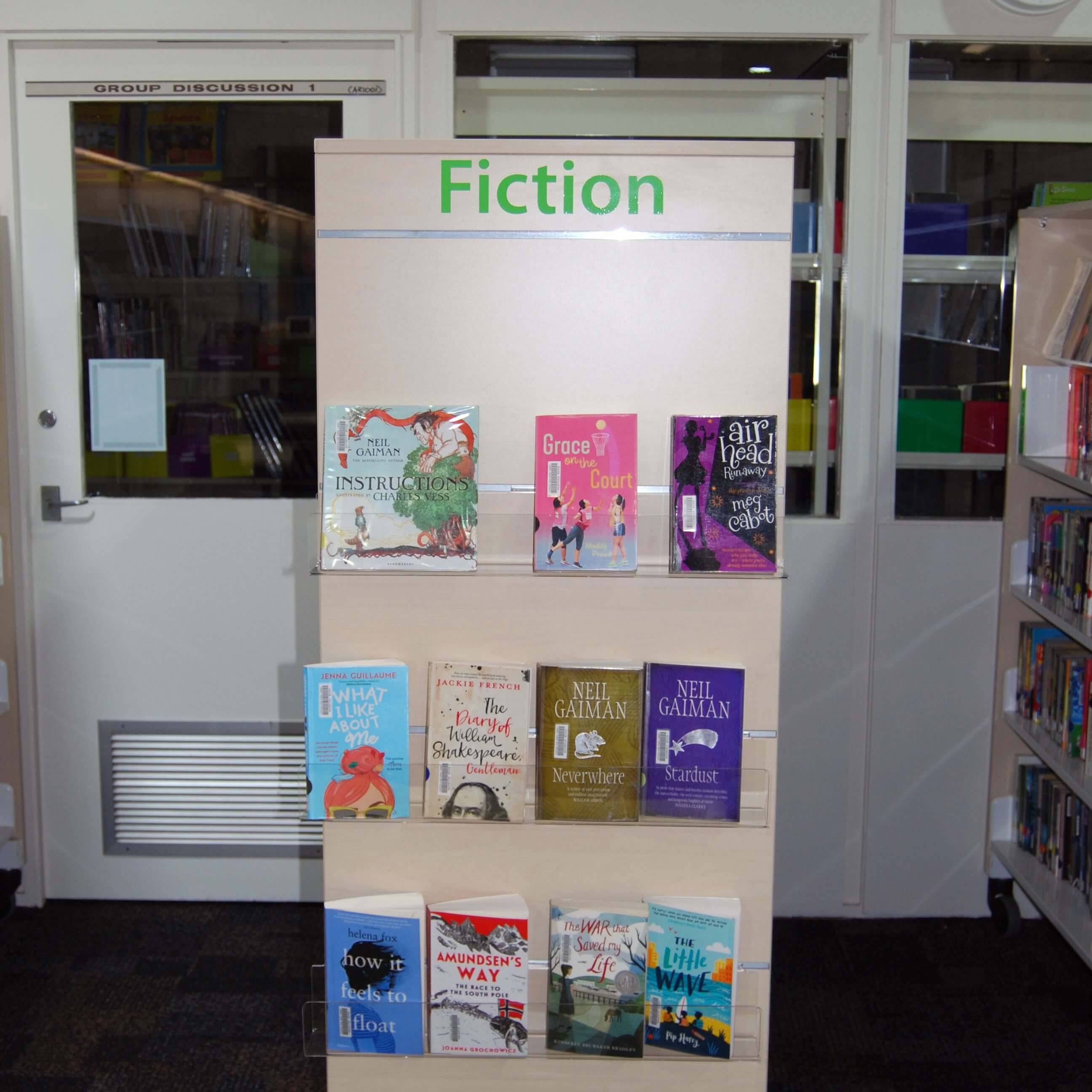 Bay End Book Shelf Display 600mm (moulded slatwall)